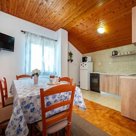 Apartment Matkos - With Garden And Terrace Nin