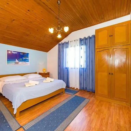Matkos - With Garden And Terrace Apartment