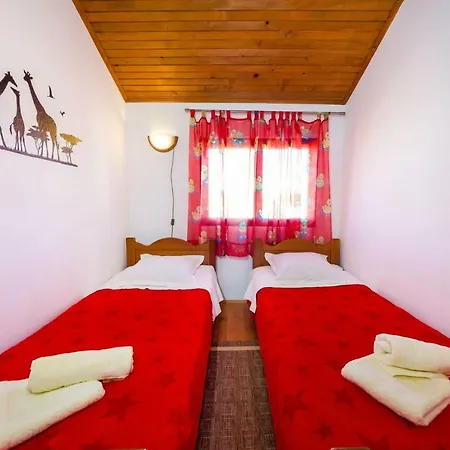 Matkos - With Garden And Terrace Apartment Nin