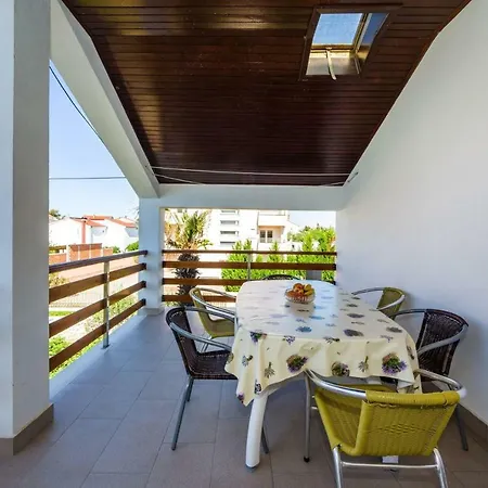 Matkos - With Garden And Terrace Daire Nin
