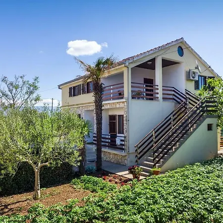 Daire Matkos - With Garden And Terrace Nin