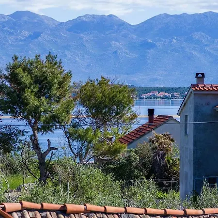 Matkos - With Garden And Terrace Apartamento Nin